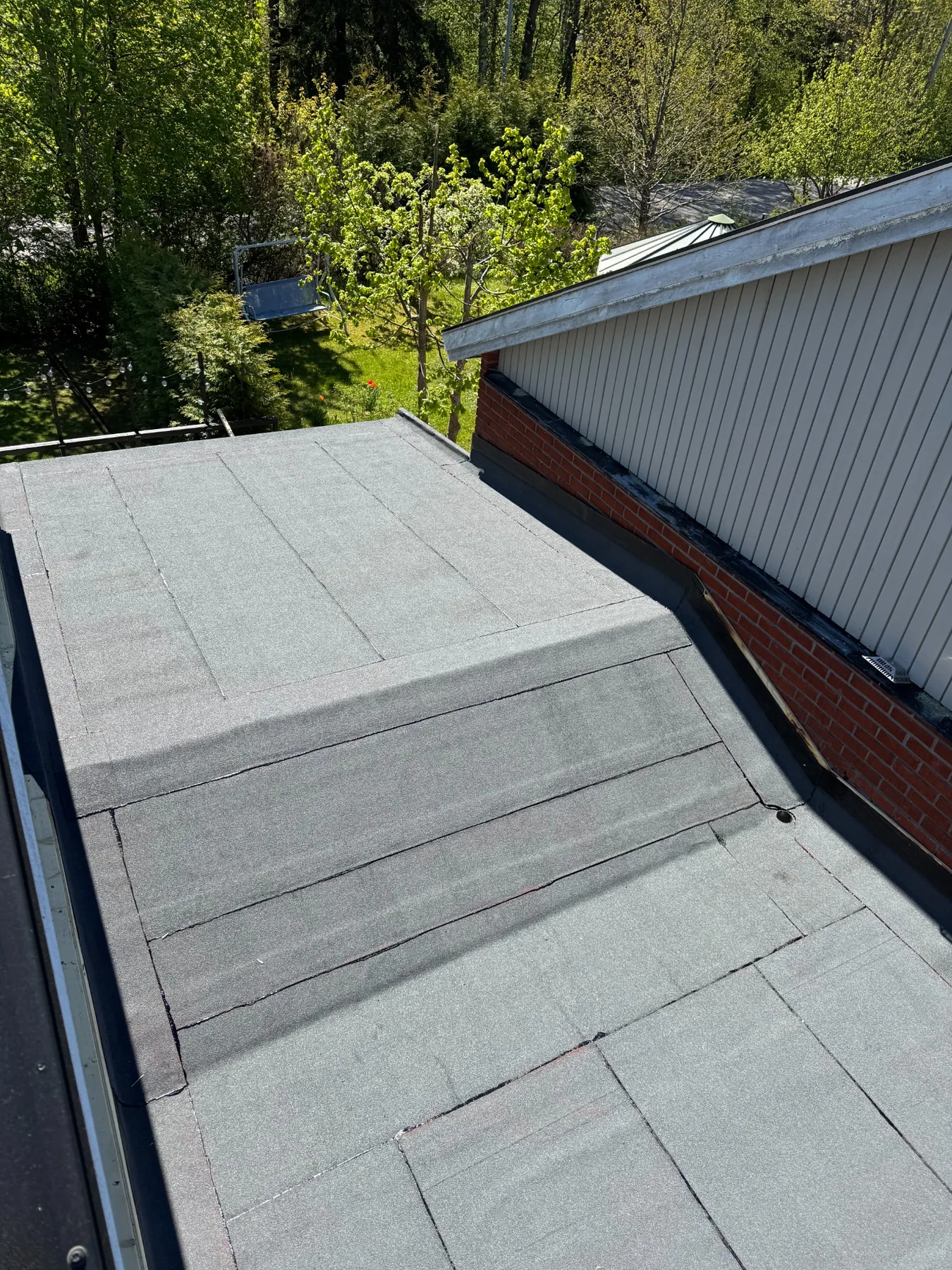 Papptak och tätskikt på låglutande tak utfört av Bröderna JEs Montage AB